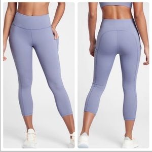 ATHLETA Ultimate Stash Pocket Capri Leggings. Worn Once. Size S